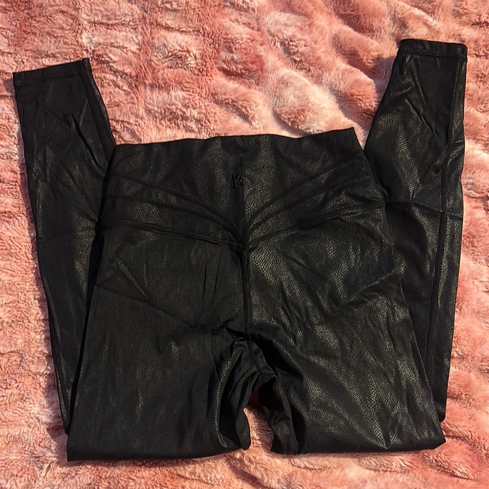 Buffbunny Legacy Shiny Snakeskin leggings- L